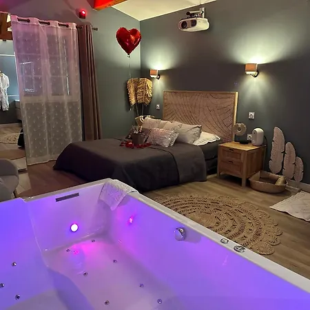 Mas Hinaiti - Romantique Avec Et écran Géant De Cinéma Montpellier